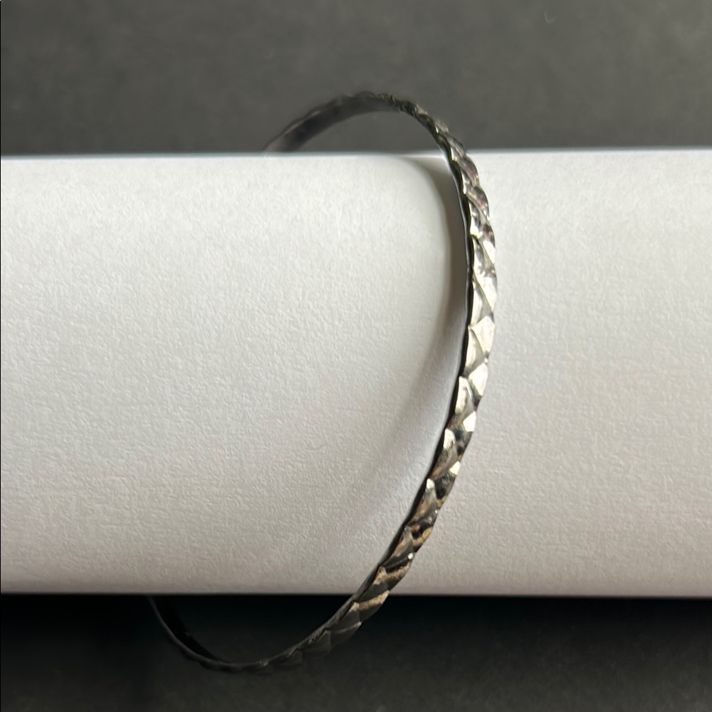 Women’s vintage dainty silver‎ toned patterned bangle bracelet one size